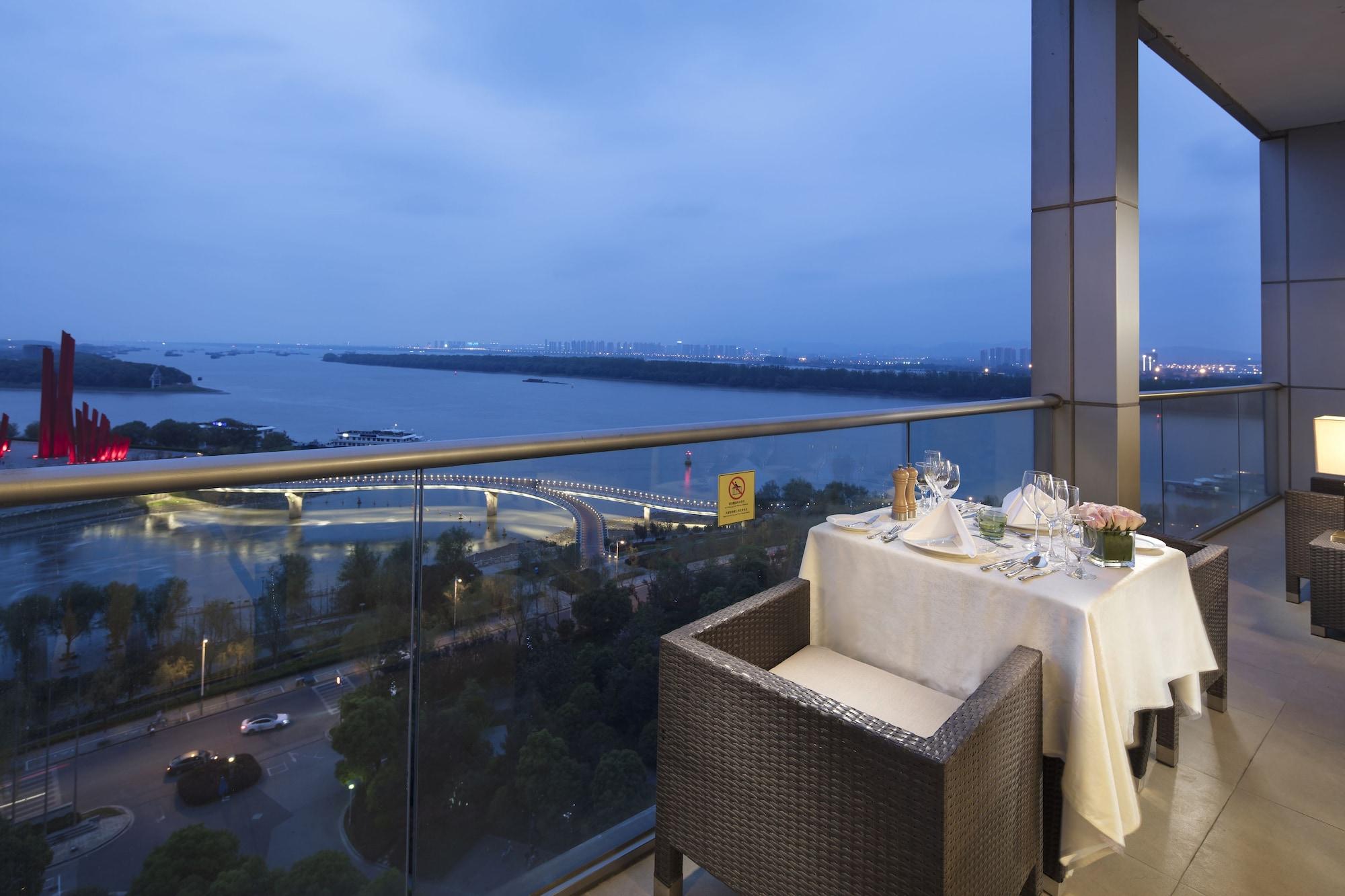 Hilton Nanjing Riverside Esterno foto